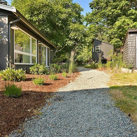 The Bayside Cottage North Saanich Екстериор снимка