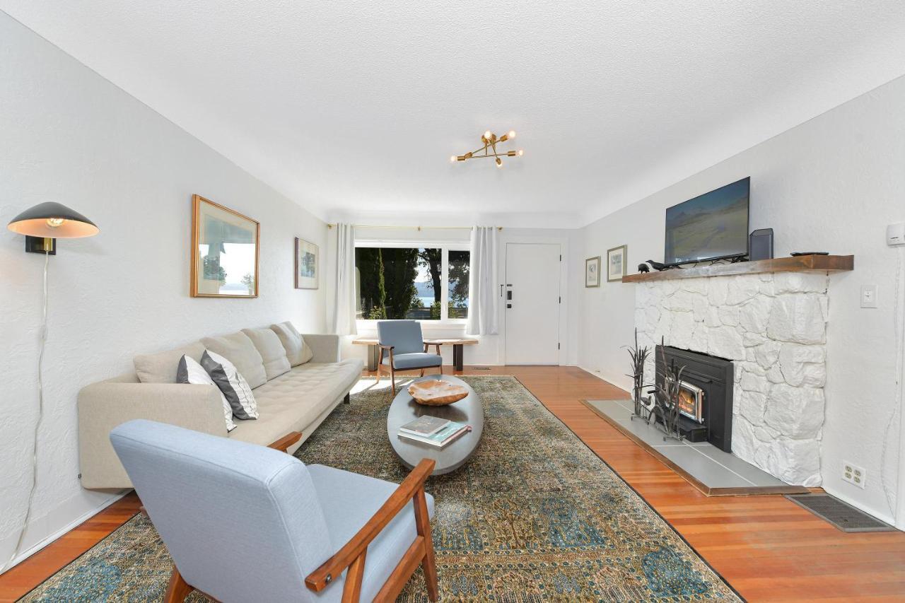 The Bayside Cottage North Saanich Екстериор снимка