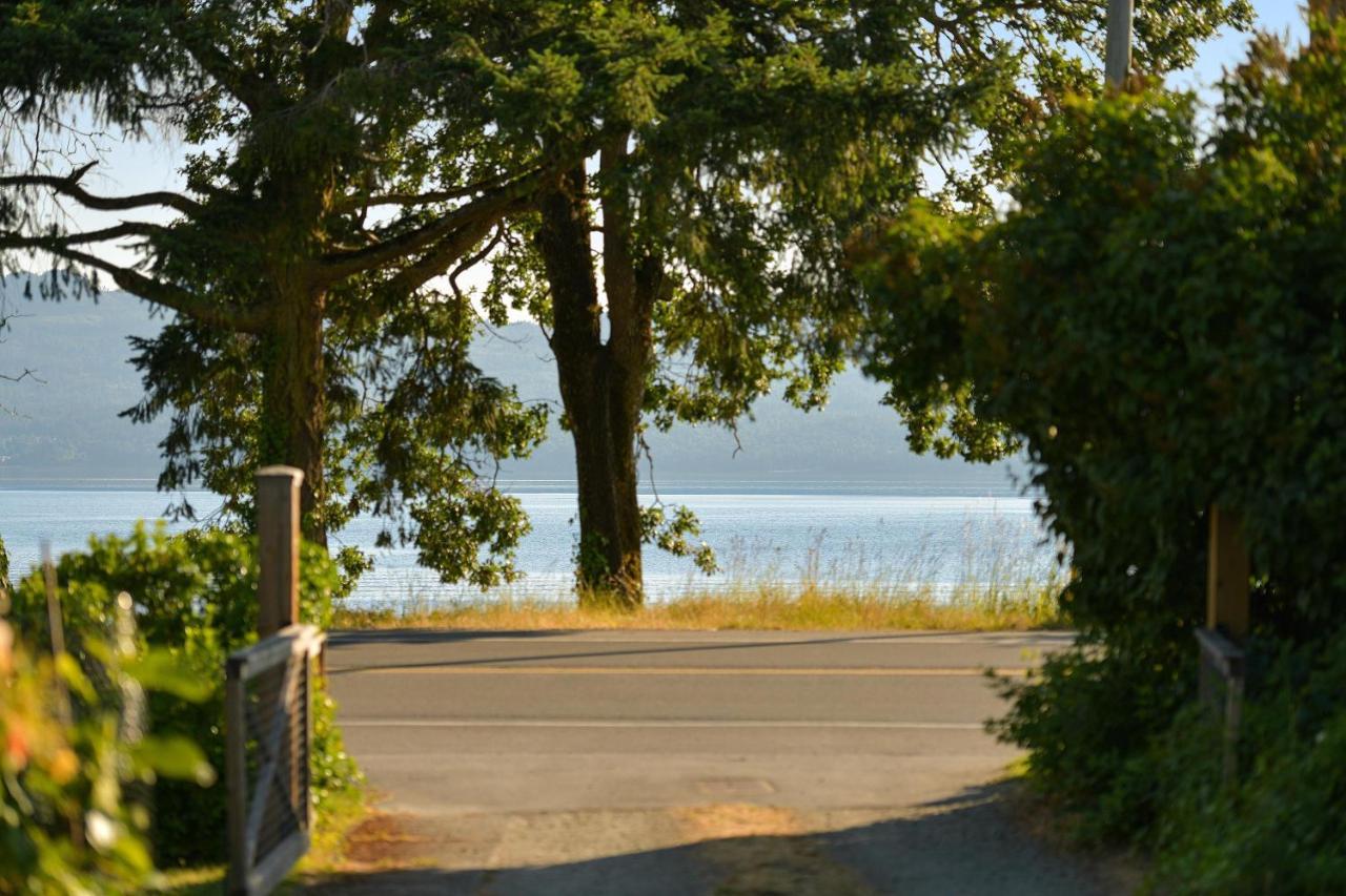 The Bayside Cottage North Saanich Екстериор снимка