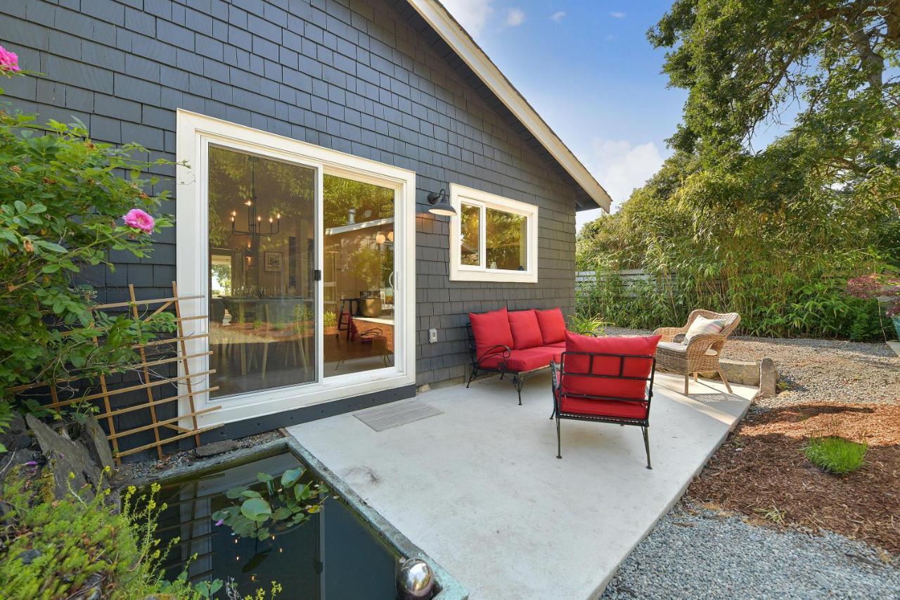 The Bayside Cottage North Saanich Екстериор снимка