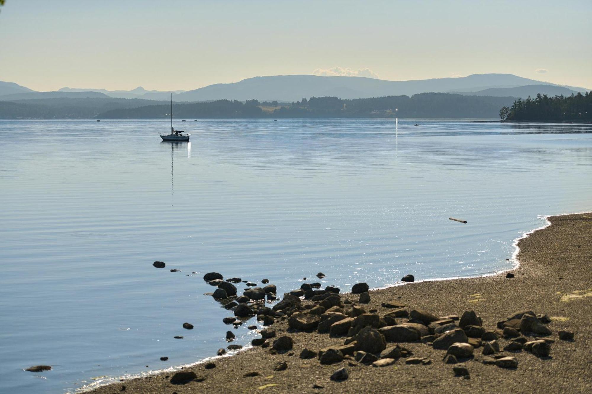 The Bayside Cottage North Saanich Екстериор снимка
