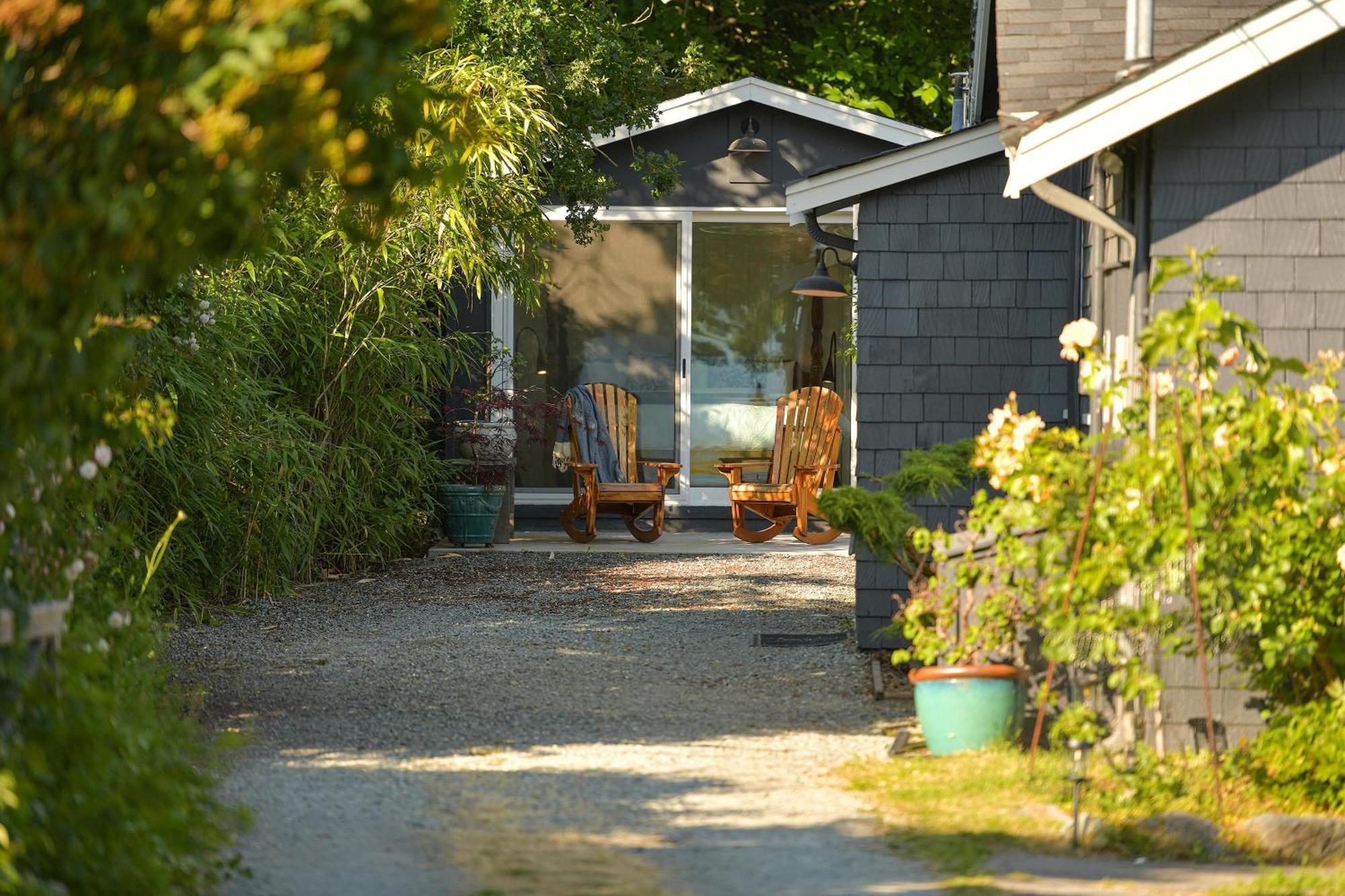 The Bayside Cottage North Saanich Екстериор снимка