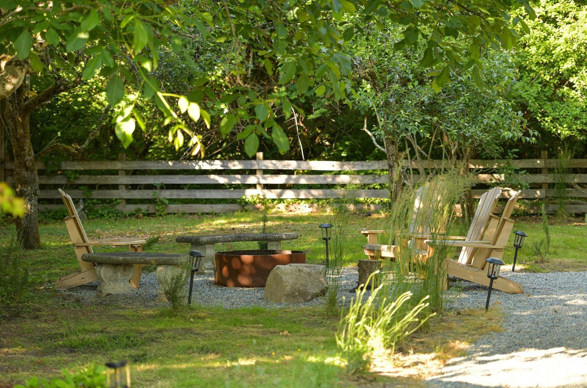 The Bayside Cottage North Saanich Екстериор снимка
