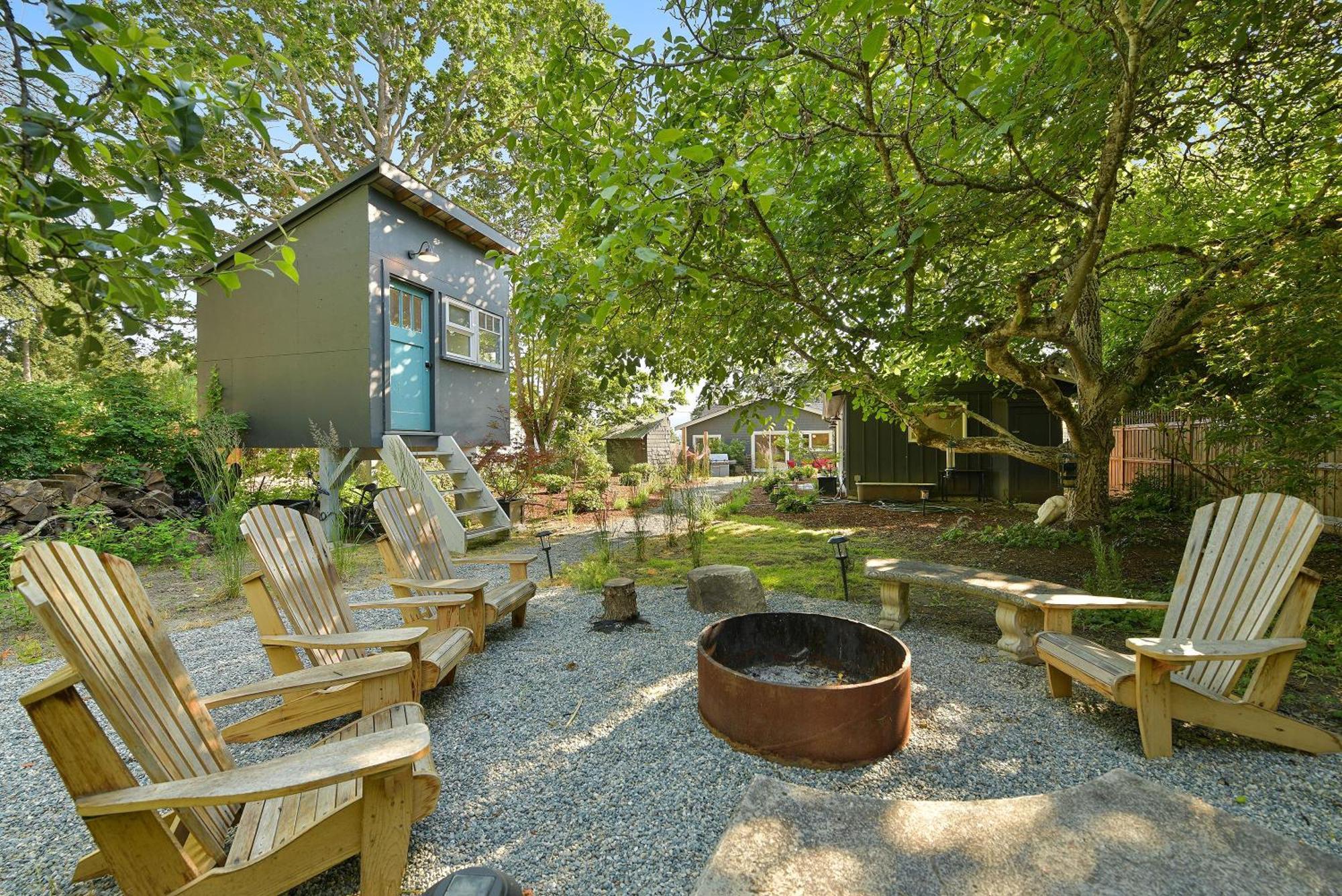 The Bayside Cottage North Saanich Екстериор снимка