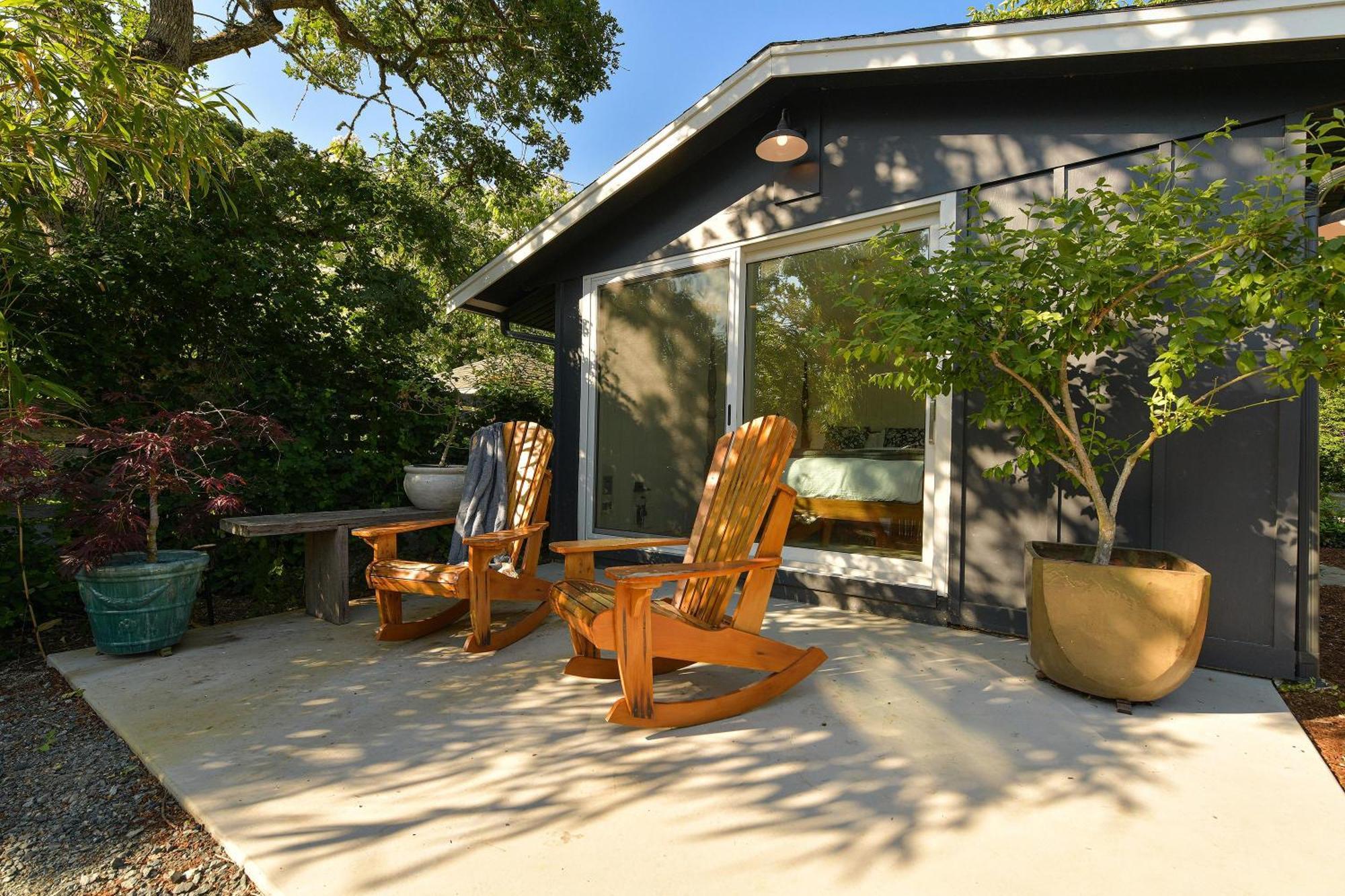 The Bayside Cottage North Saanich Екстериор снимка