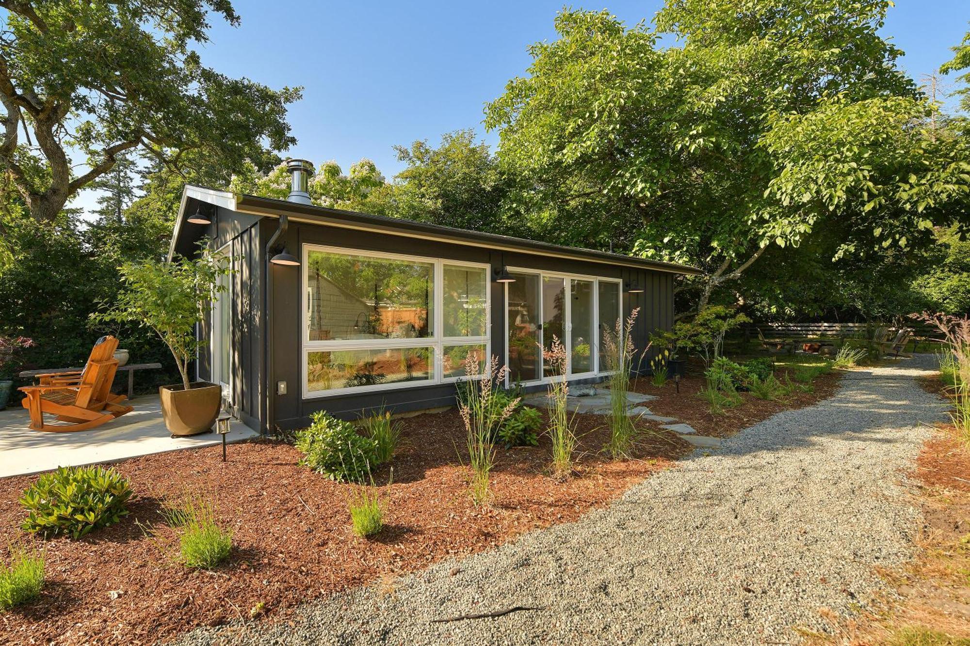 The Bayside Cottage North Saanich Екстериор снимка